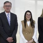 Juan Carlos Vega junto a las ministras de Energía, Andrea Arrobo, y Ambiente, Sade Fritsch