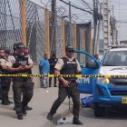 Asesinaron a un agente de tránsito mientras laboraba en la vía a Daule, quedó en un costado.