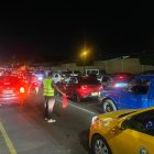 En el sector se reflejó una larga fila de autos.