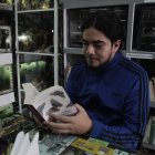 Personaje. El escritor y librero Richard Jiménez (Neal Moriarty) es copropietario de Hard Books Aquarium, ubicado en Calderón, al norte de Quito.