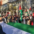 Los ciudadanos salieron a las calles con banderas de Palestina.