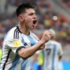 El argentino Claudio Echeverri le hizo tres goles a Brasil y llega a ‘semis’ con cinco tantos para medir a Alemania.
