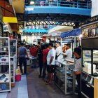 Avilés fue asesinado en el interior de su local, ubicado en la planta baja del centro comercial.