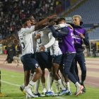 Los Albos celebran el gol de Paolo Guerrero