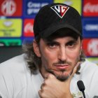 Luis Zubeldía, entrenador de Liga Deportiva Universitaria de Quito, en una rueda de prensa.