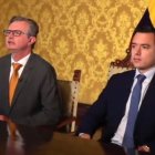 El ministro de Finanzas, Juan Carlos Vega, y el presidente Daniel Noboa.