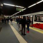 Usuarios en el Metro de Quito.