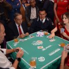 José Granizo (c) y Martina Andrade derrotaron al alcalde Pabel Muñoz (i) y a la reina de Quito, Camila Becerra (d).