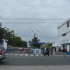 Medida. El fuerte resguardo militar y policial no estuvo ayer, pero sí se incrementó el nivel de revisión a las pertenencias de las personas.