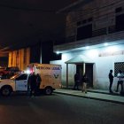 El levantamiento del cadáver en los exteriores del gimnasio de Javier Arias, en La Libertad