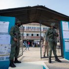 Barinas. Militares custodian el acceso a un centro de votación en unas elecciones recientes en Venezuela.