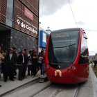 La unidad tranviaria logró frenar evitando impactarse con el automotor.