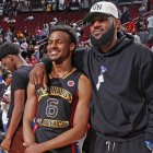 Bronny James juega en el equipo universitario de USC Trojans de California