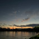 Paisaje. Vista del atardecer desde la orilla de la parroquia Tiputini en el cantón Aguarico. Cerca de la entrada al Parque Nacional Yasuní ITT