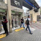 Control. El ingreso a la Universidad de Guayaquil es por medio de torniquete de lector de credenciales.