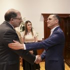 Amigos. Henry Kronfle, enemigo jurado de la impunidad (así dice), recibe con solemnidad en su despacho al principal de sus agentes: Wilman Terán.