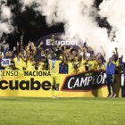 El festejo de Leones del Norte como campeones de la segunda categoría.