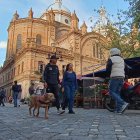 El centro de la ciudad de Cuenca es un lugar muy visitado por turistas extranjeros y nacionales.