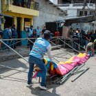 Los juegos ocupaban no solo las aceras, sino también parte de la vía, lo que impedía el paso de las personas.