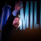 El presidente electo de argentina, Javier Milei, ha planteado la dolarización como solución a la inflación.
