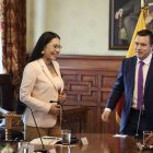 La presidenta del CNE, Diana Atamaint, y el presidente Daniel Noboa durante la reunión.