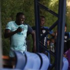 El arquero Moisés Ramírez llegó con una gran sonrisa y bailando al entrenamiento de los rayados.