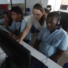 Clases. Estudiantes reciben una clase de diseño, en la Fundación Universitaria Jeison Aristizabal de Cali.