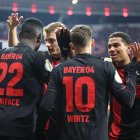 Leverkusen (Germany), 06/12/2023.- Leverkusen"s Victor Boniface (L) celebrates with his teammates after scoring the 1-0 goal during the German DFB Cup round of sixteen soccer match between Bayer 04 Leverkusen and SC Paderborn 07 in Leverkusen, Germany, 06 December 2023. (Alemania) EFE/EPA/Christopher Neundorf CONDITIONS - ATTENTION: The DFB regulations prohibit any use of photographs as image sequences and/or quasi-video.