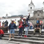 Cientos de turistas visitaron la Plaza San Francisco y sus alrededores. Los comerciantes aseguran que en estos seis días que ha funcionado el metro, los turistas han llegado con más facilidad y de forma segura.