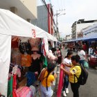 Situación. El comercio de los corredores navideños está siendo fuerte, pero los negocios aledaños están recibiendo menor afluencia.