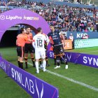 En la primera final, Liga de Quito va de blanco e Independiente del Valle de negriazul.