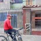 Lizmary Peroza, sonríe porque se cansó de llorar. El viernes se regresó para Venezuela, porque fue desalojada de su departamento en Pelileo.