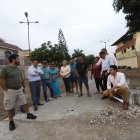 Consecuencia. De las rejas solo quedaron las vigas cortadas sobre las que estaban instaladas.