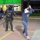 Acusan a los agentes policiales de violencia tras intento de desalojo de sitio