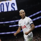 Richarlison celebrando uno de los dos tantos anotados ante el Newcastle.