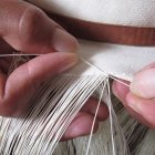 Objeto. El accesorio se lo usa como parte de la moda.