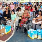 Programa. La ONG entregó pañales a los adultos mayores.