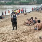 La niña se hundió, aparentemente, por ayudar a otro menor de edad en el afluente.