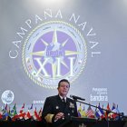 El comandante de la Armada, Almirante Francisco Hernando Cubides, habla durante una rueda de prensa, en Bogotá (Colombia), sobre la operación "Orión XII".