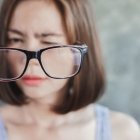 Descubre cómo incorporar este superalimento en tu dieta diaria para preservar la salud de tus ojos.