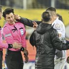 Brutal agresión en Turquía, el presidente de un club golpea al arbitro central