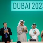 La presidencia de la COP28, en Dubái, aplaude el acuerdo alcanzado, este miércoles 13 de diciembre de 2023.