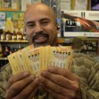 Powerball permite a personas de todo el mundo jugar con las mismas posibilidades de ganar.