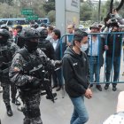 Detenidos del caso metástasis llegaron a Quito para ser procesados.