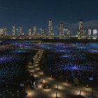 El show de luces Field Of Light del artista Bruce Munro, que se presenta desde este jueves 13 de diciembre de 2023 en Freedom Palza de New York (EE.UU.).