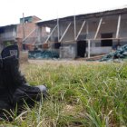 Una estación de policía abandonada por los policías que lo custodiaban en Timba (Colombia).