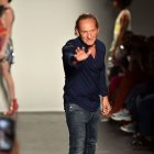 Custo Dalmau presentándose en la pasarela