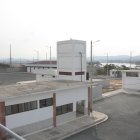 Estado. Los trabajos están pausados. Hay obreros que ocupan el rol de ‘seguridad’, a la espera de que se retome la construcción de la planta.