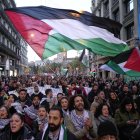Cientos de ciudadanos salieron a las calles principales de Barcelona.