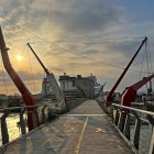 Distintivo. El puente prevé a los turistas nacionales y extranjeros lo que observará más adelante. El deterioro no solo está en las velas, también en el piso, en el mobiliario.